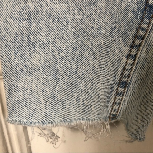 High Rise High Waist Light Wash Distressed Mom Jeans Size 26 - Picture 13 of 16